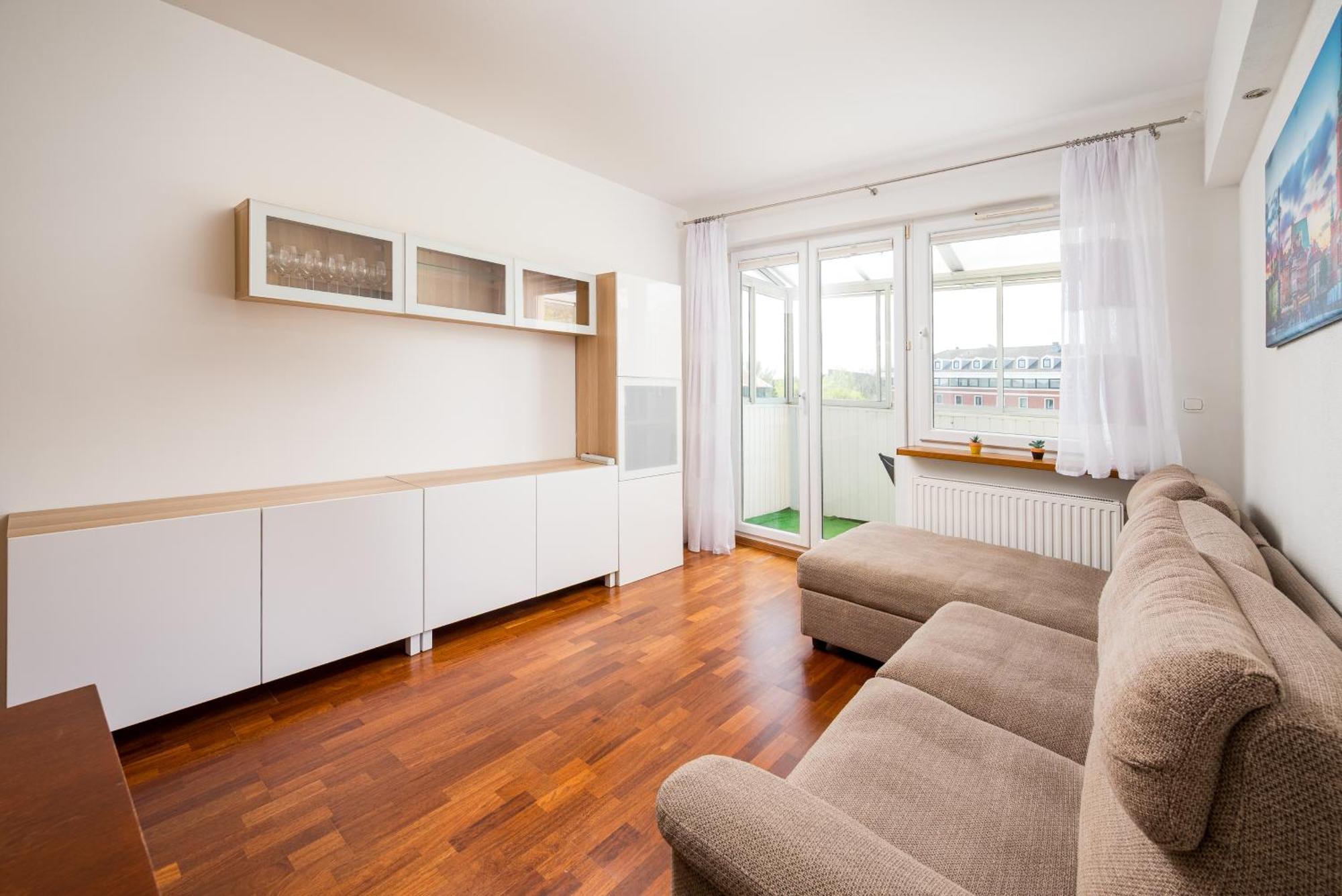 Mlociny Spacious Apartment Warsaw